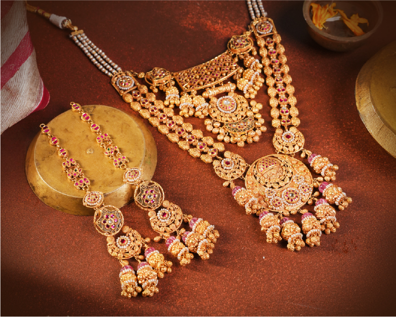 Gold bridal necklace and earrings detail